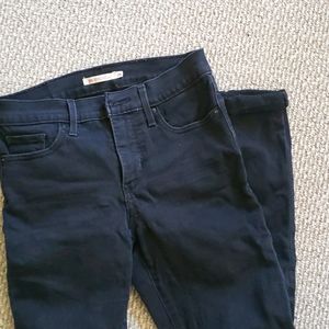 Levis black straight skinny jeans